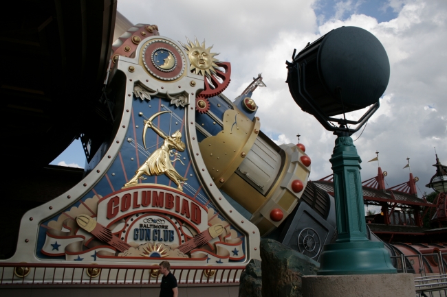 The Columbiad Cannon, centerpiece of Space Mountain in Discoveryland DLP, lighter take; Space Mountain Mission 2, formerly Space Mountain: De la terre à la lune